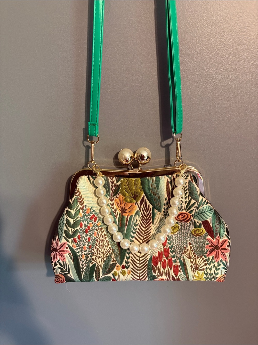 Floral Embroidered Pearl-Handle Crossbody Bag in Green